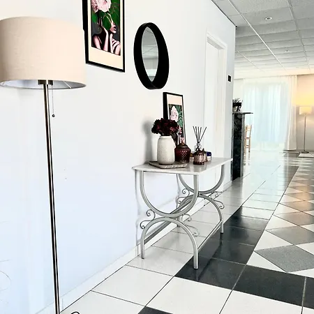 Hotel Eleana 3*